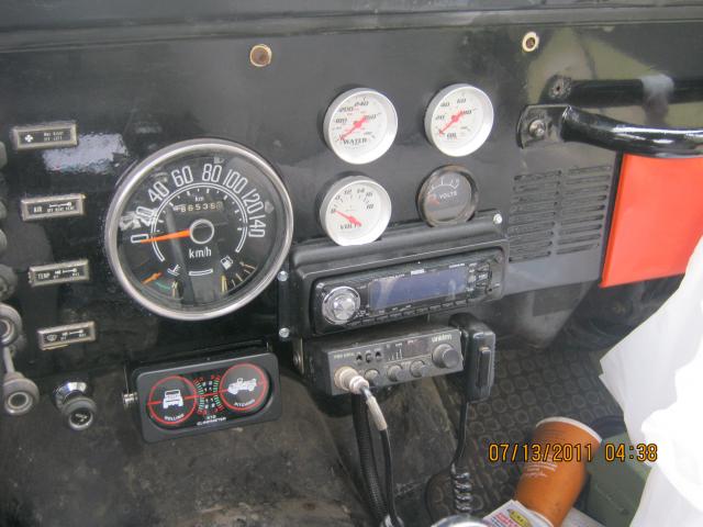 67712=2802-jeep black interior.jpg